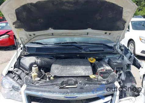 2016 Chrysler Town & Country Limited z USA, uszkodzony, nr VIN 2C4RC1JGXGR150259